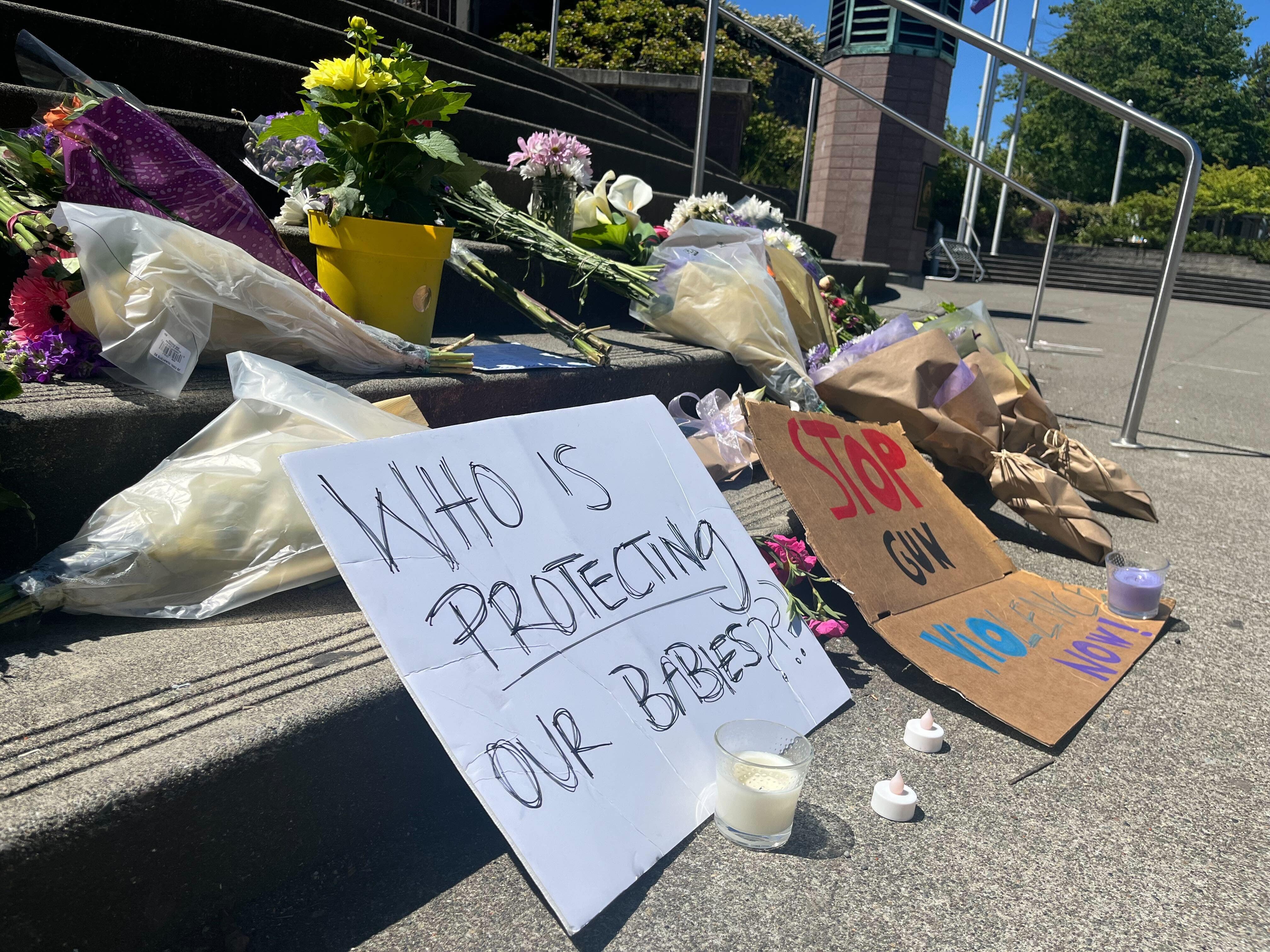 Garfield seniors graduate 11 days after tragic shooting | FOX 13 Seattle
