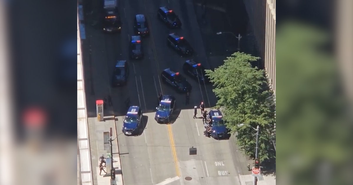 Standoff with armed woman ends at FBI Seattle building | FOX 13 Seattle