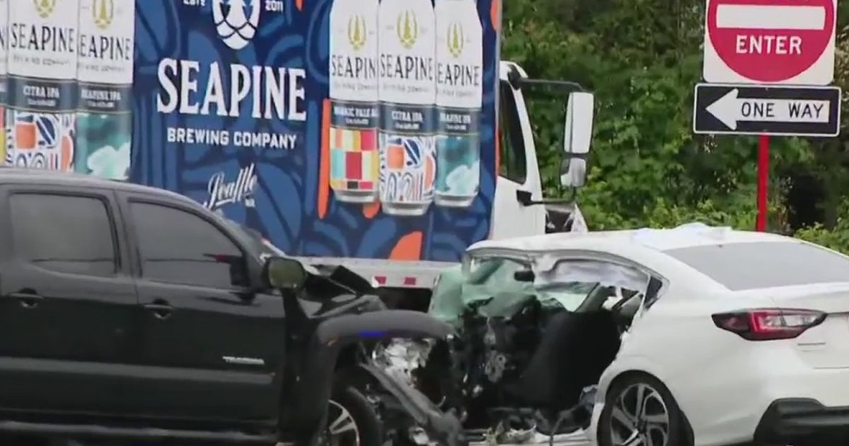 Beer truck crash blocks lanes on I-405 ramp in Tukwila | FOX 13 Seattle
