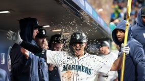 J-Rod goes deep to help Seattle Mariners win for 6th time in 7 games, 7-5 over Rangers