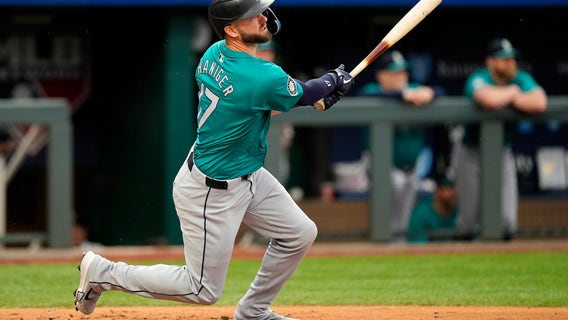 Mariners blow 8-run lead, lose to Royals 10-9