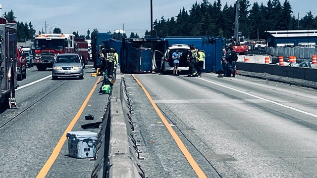 Semi rollover crash blocks southbound I-5 in Kent