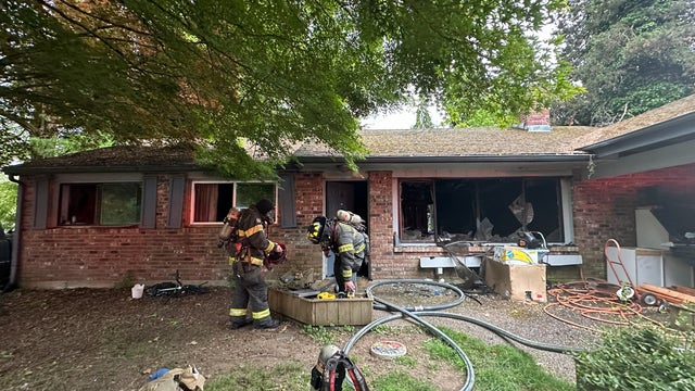 Man dies, woman hospitalized after being rescued from Edmonds house fire