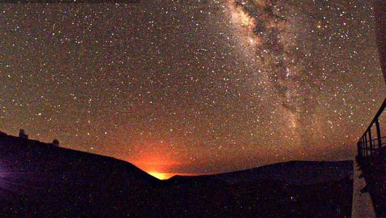 volcano erupting photo