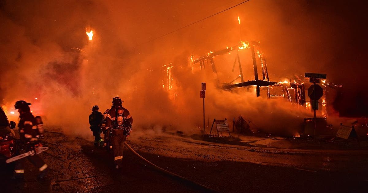 Seattle fire spreads from construction site to nearby home | FOX 13 Seattle