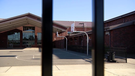 Auburn, WA middle school wrestling coach accused of sexting student