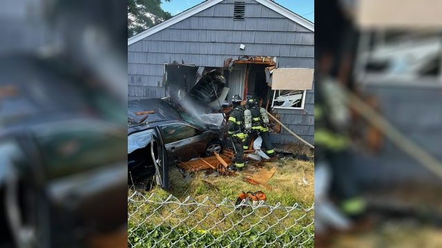 Man leads deputies on chase, crashes stolen car into Spanaway home