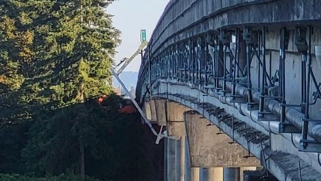 Worker falls 60 feet after equipment tips over in Marysville, self-rescues