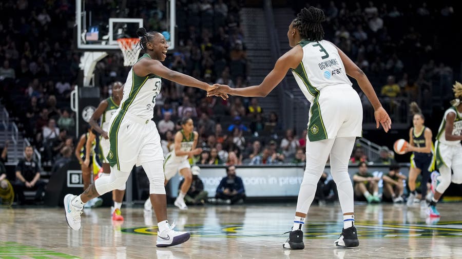 Jewell Loyd scores 26 points as Seattle Storm beat Wings 95-71