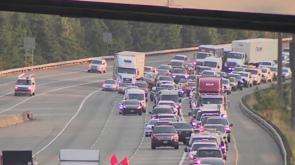 Driver flees from troopers, kills passenger in Seattle crash | FOX 13 ...