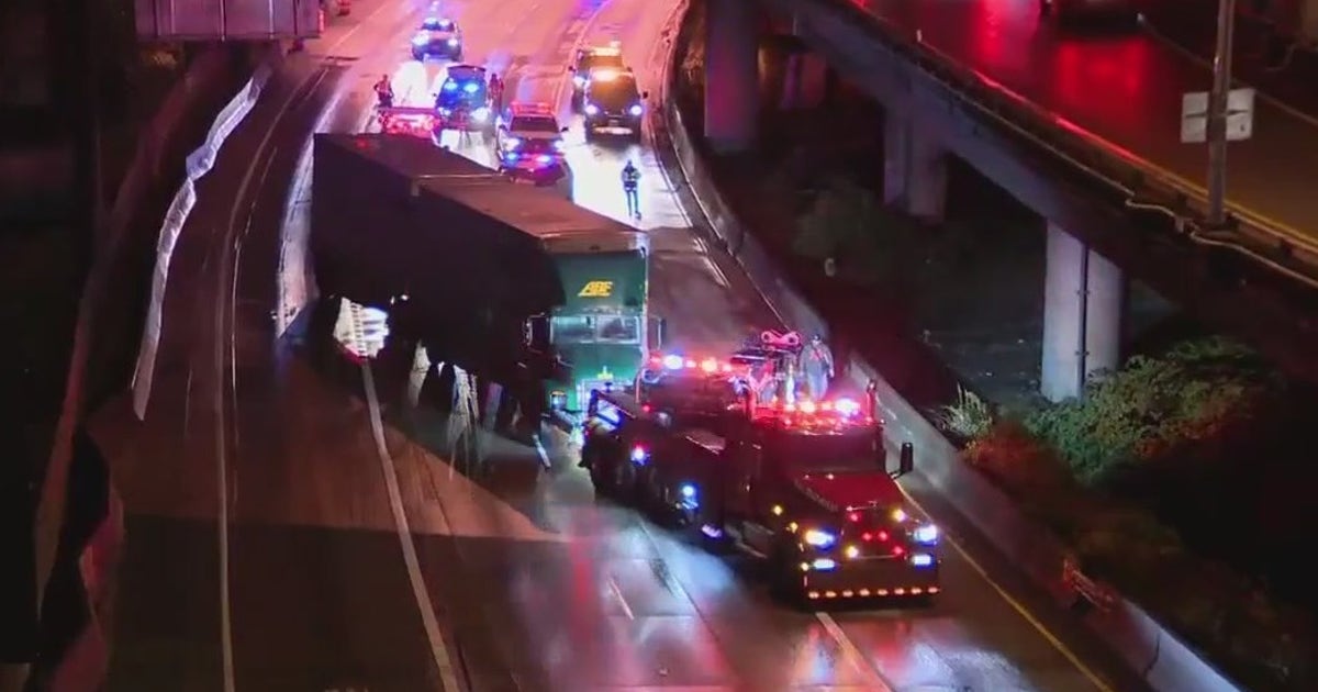 Crash blocks all southbound lanes of I-5 in Downtown Seattle | FOX 13 ...