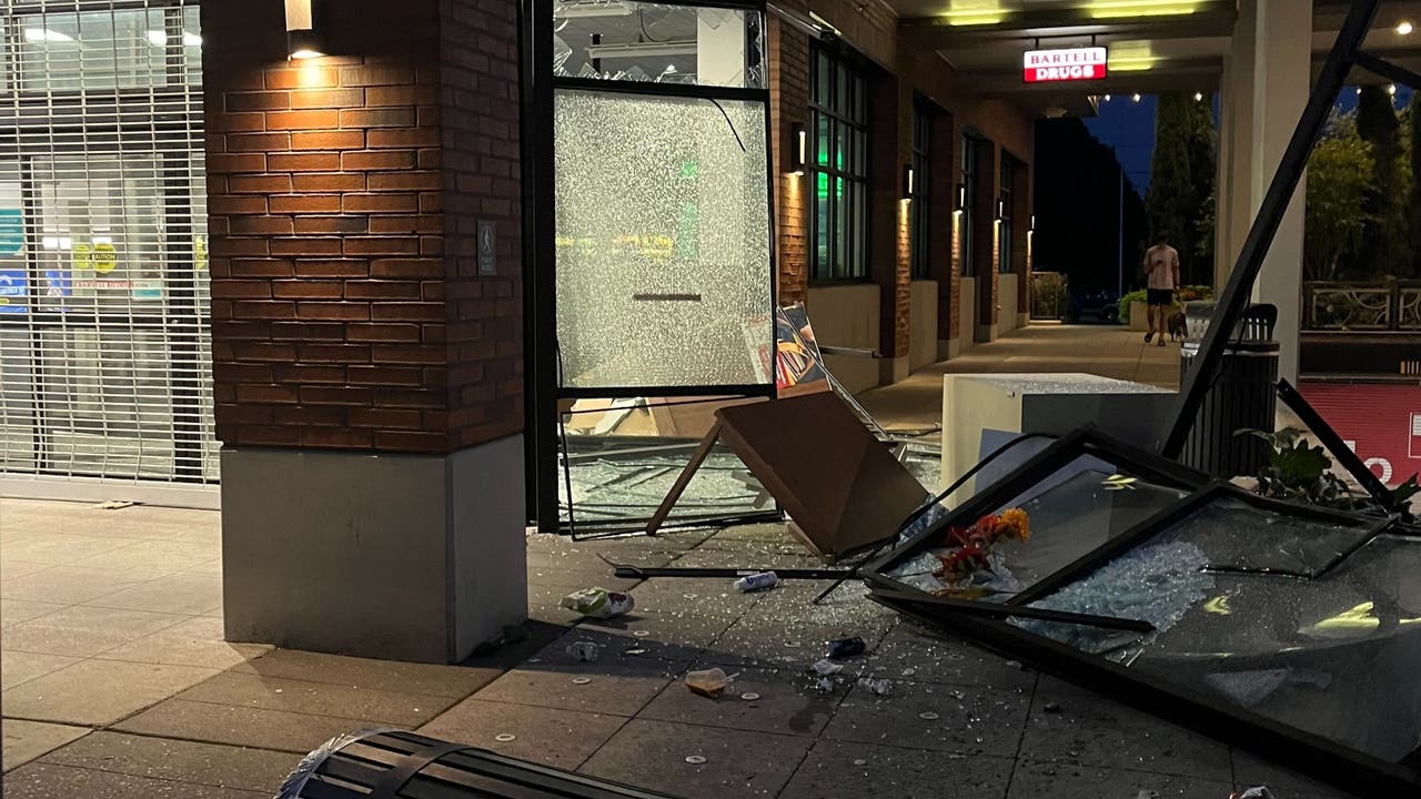 Botched break-in at Seattle pharmacy leaves cars damaged