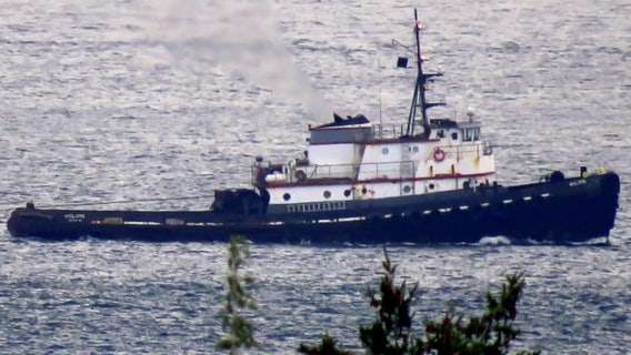Feds detain stranded Ecuador crew after failed tow of retired WA ferries