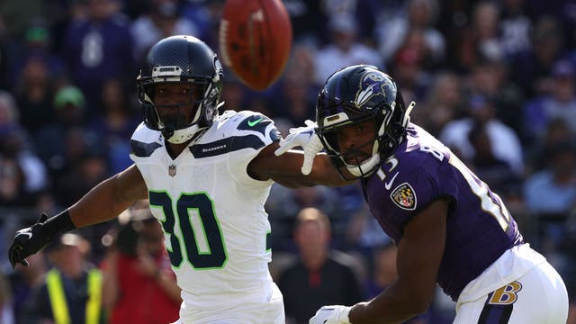 Seattle Seahawks trade CB Michael Jackson to Panthers for LB Michael Barrett