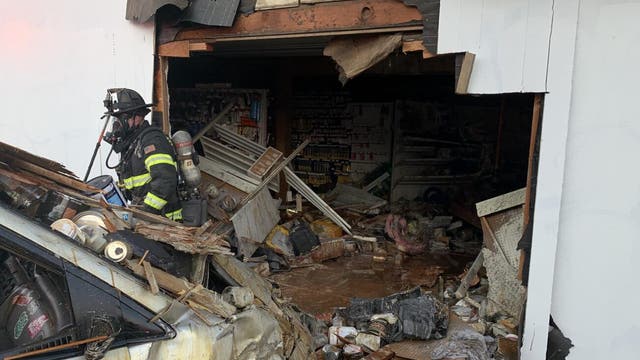 Seattle police arrest DUI driver after crashing into building