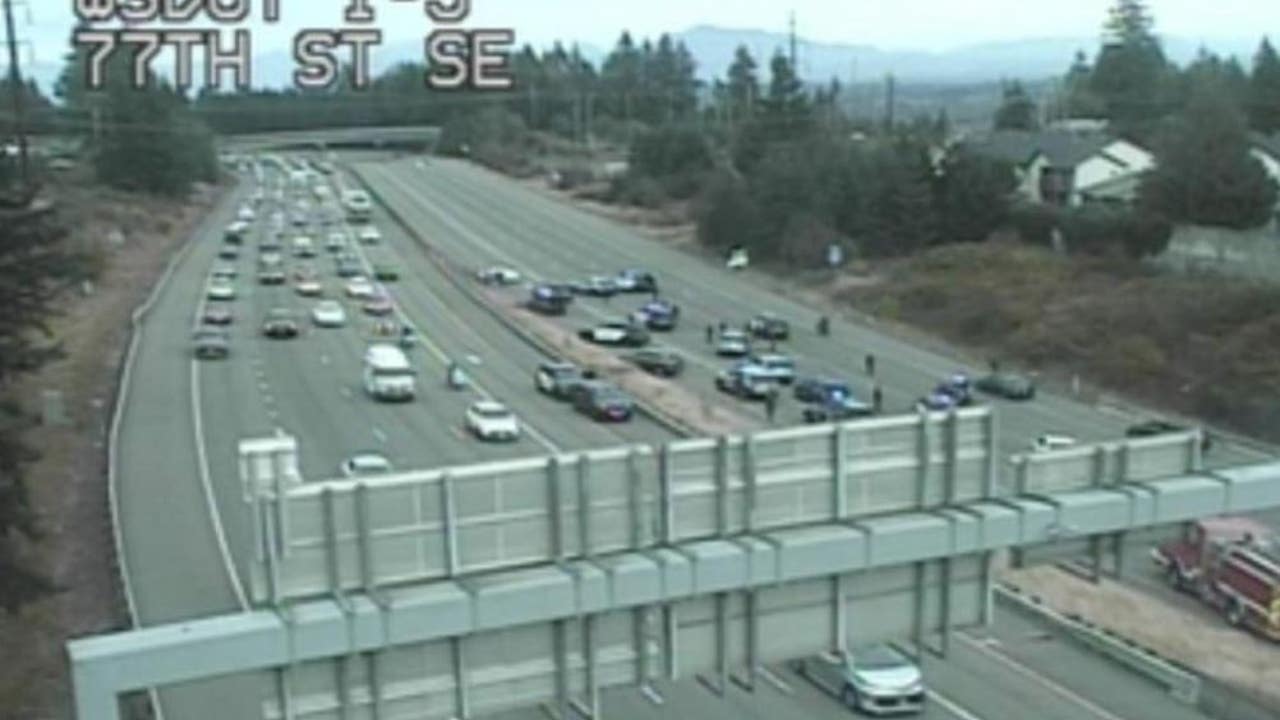 I-5 North near Everett closed due to police operation