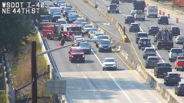 Car crash cleared from northbound I-405 in Renton