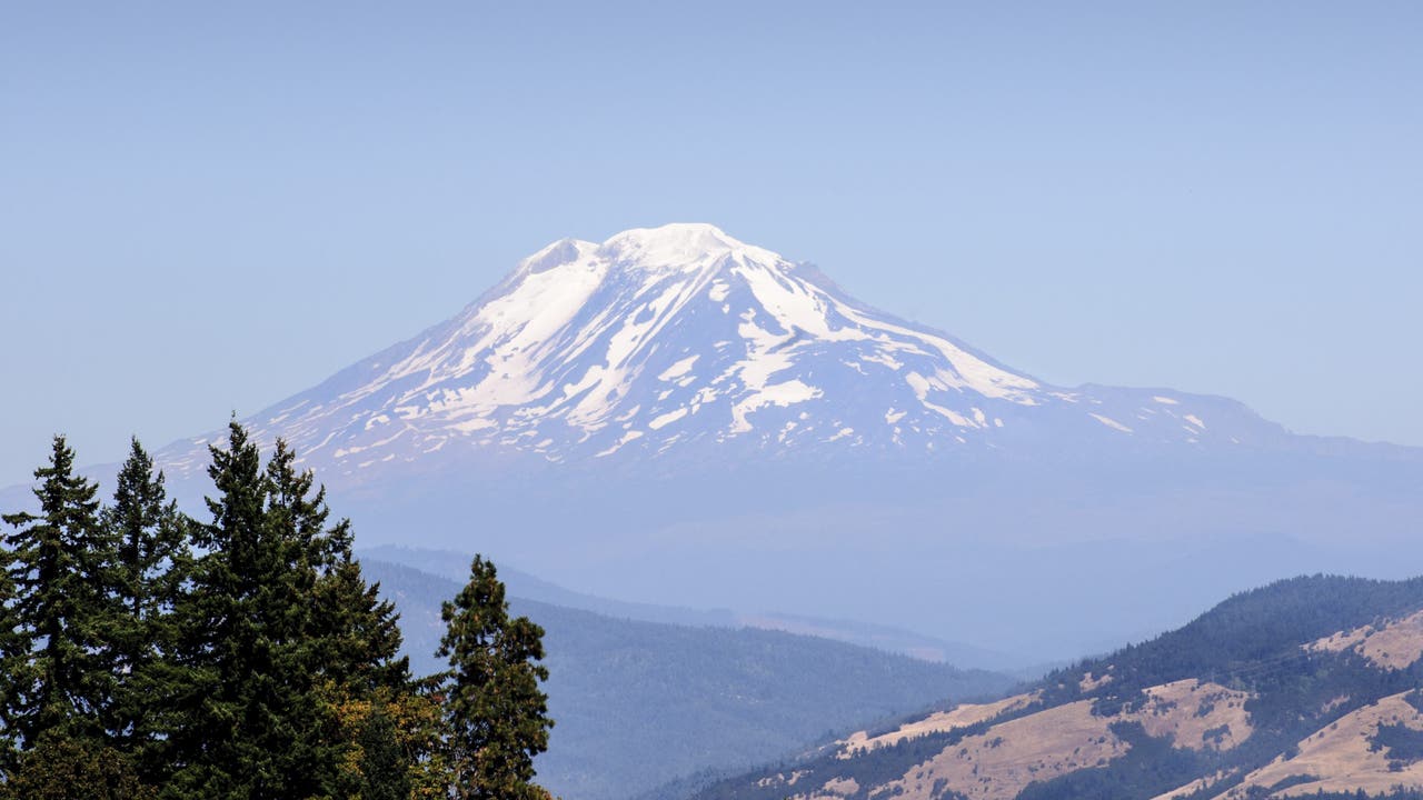 Temporary seismic monitors will be withdrawn from Mount Adams