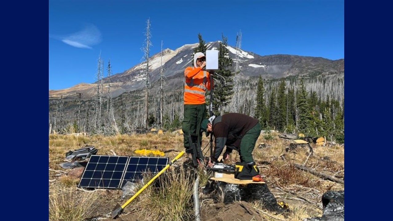 Scientists install three seismic stations on Mount Adams