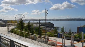 How long to walk from Pike Place to Seattle waterfront on the Overlook Walk? We found out