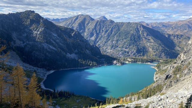 Woman died, husband hospitalized after being stranded in WA's Enchantments