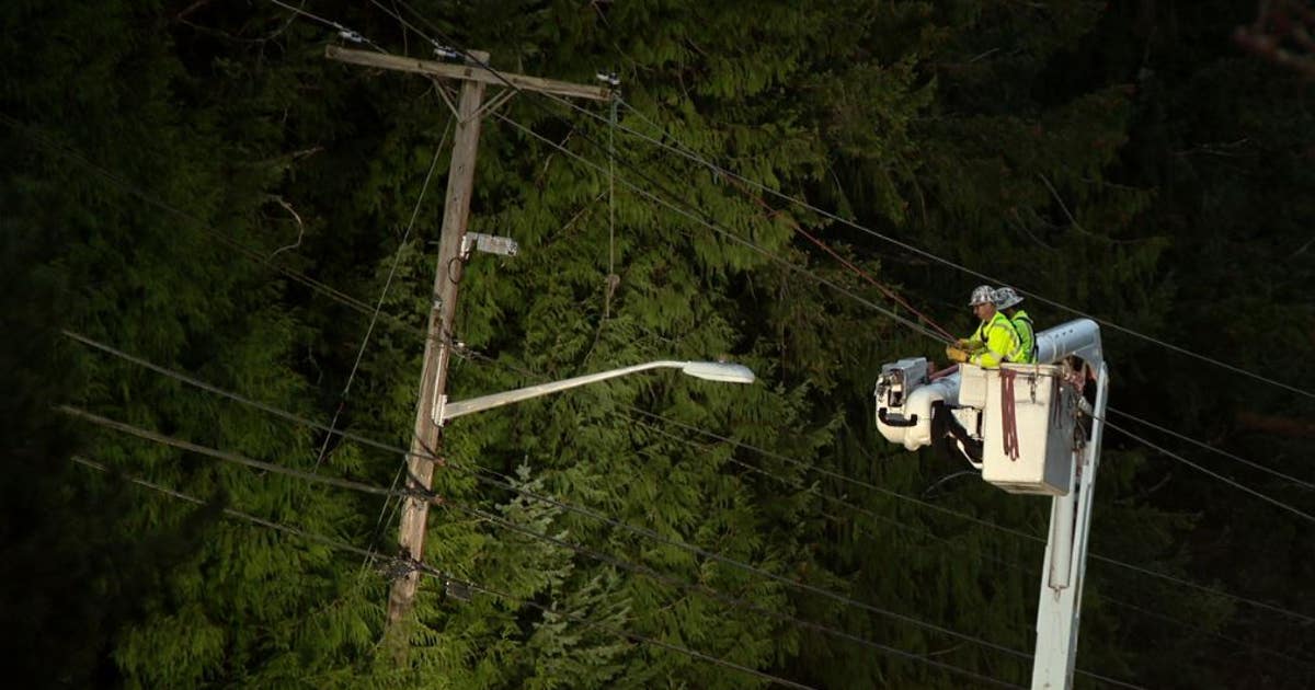 Wind storm knocks out power to thousands in WA, OR | FOX 13 Seattle