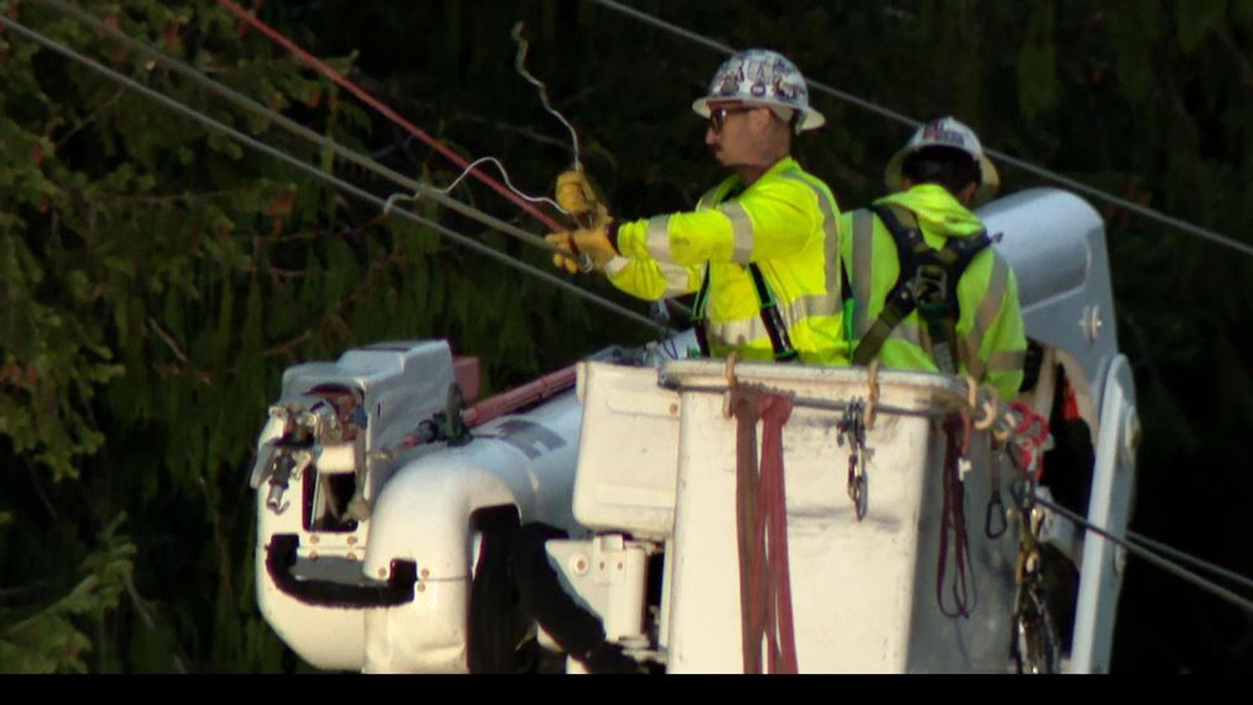 Puget Sound Energy warns incoming windstorm could cause more power outages in WA