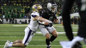 Gabriel throws for 2 TDs and runs for another, No. 1 Oregon routs rival Washington 49-21