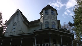 Whidbey Island, WA couple buys house filled with 1000s of bats