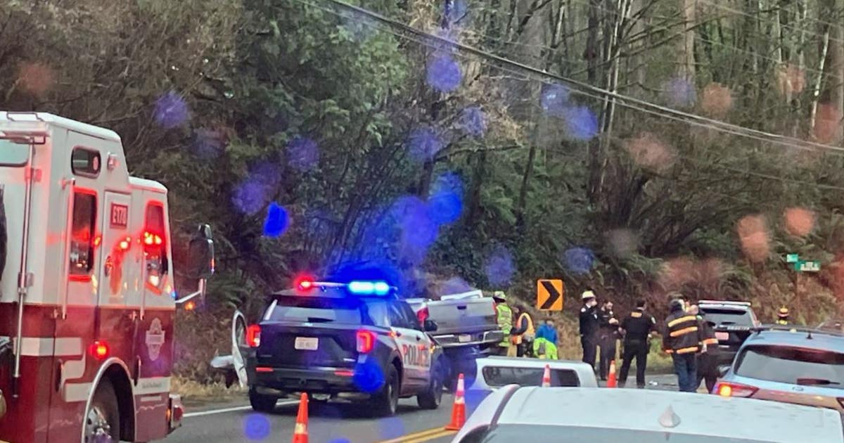 5 hospitalized in Issaquah crash | FOX 13 Seattle
