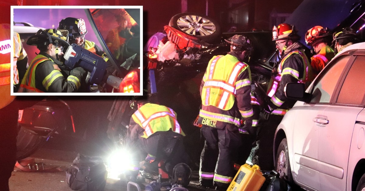 2 injured, 1 extricated, in rollover Everett crash | FOX 13 Seattle