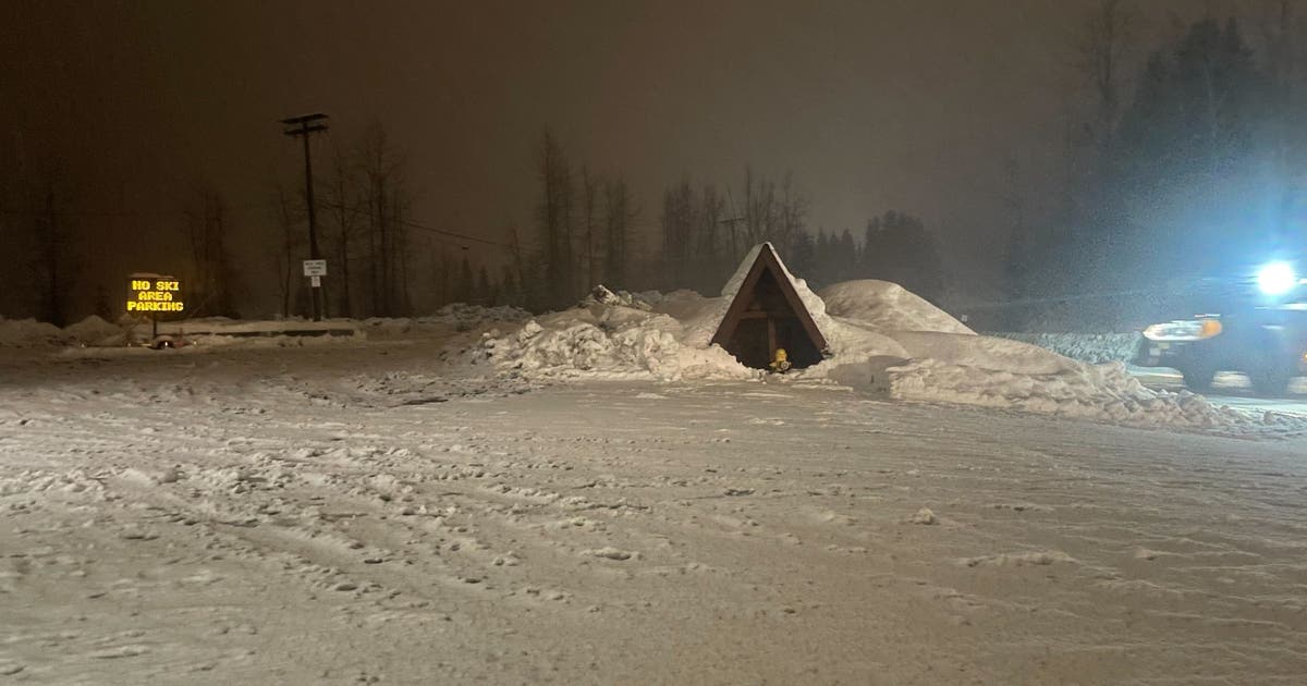 Snow falling fast at Snoqualmie Pass | FOX 13 Seattle