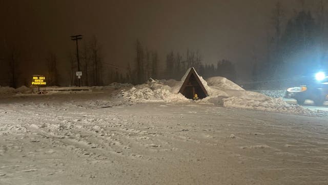Snow falling fast at Snoqualmie Pass, making travel tougher overnight