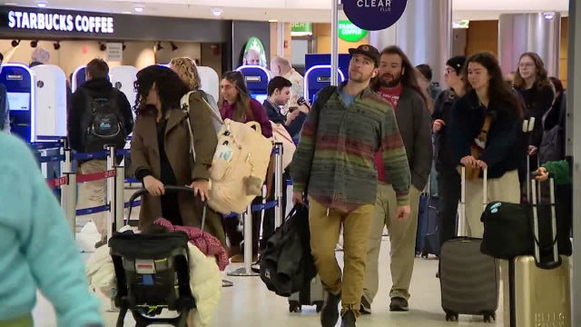 Holiday travel rush in full swing, 172k people expected to pass through SEA Airport
