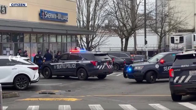 Man stabbed inside Seattle AT&T store, suspect arrested