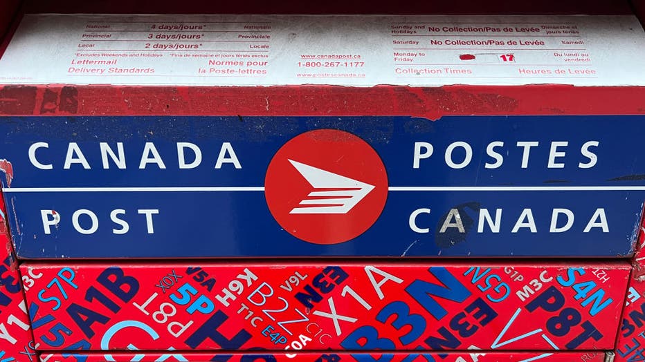 canada post mailbox photo