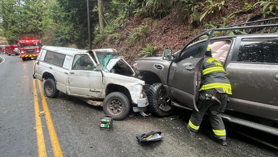 1 dead, 1 hospitalized in head-on crash in Snohomish, WA