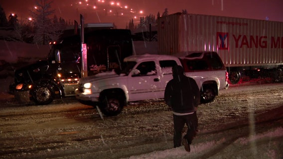 Snoqualmie Pass drivers required to chain up, WSP troopers conducting checks