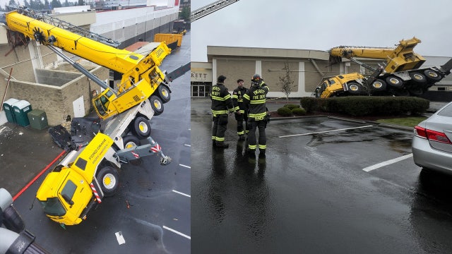 Crane falls onto building in Everett, WA injuring two workers