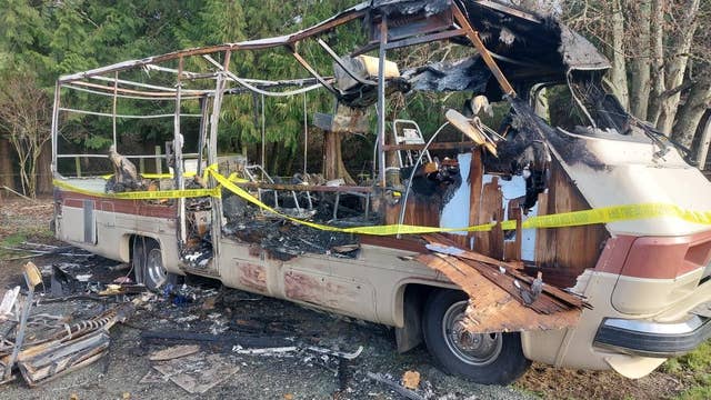 Lake Stevens man devastated after 3 dogs killed in 'heartbreaking' RV fire