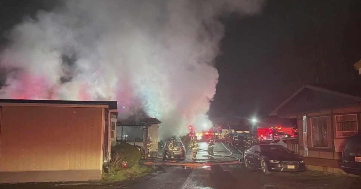 7 people escape mobile home fire in Lakewood | FOX 13 Seattle