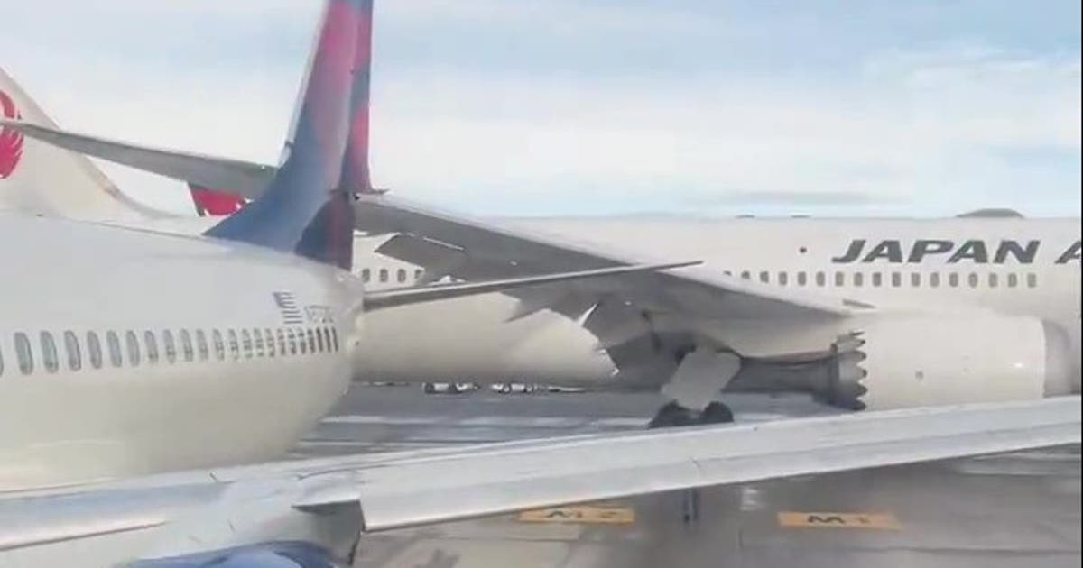 Japan Airlines plane clips tail of Delta plane at Sea-Tac | FOX 13