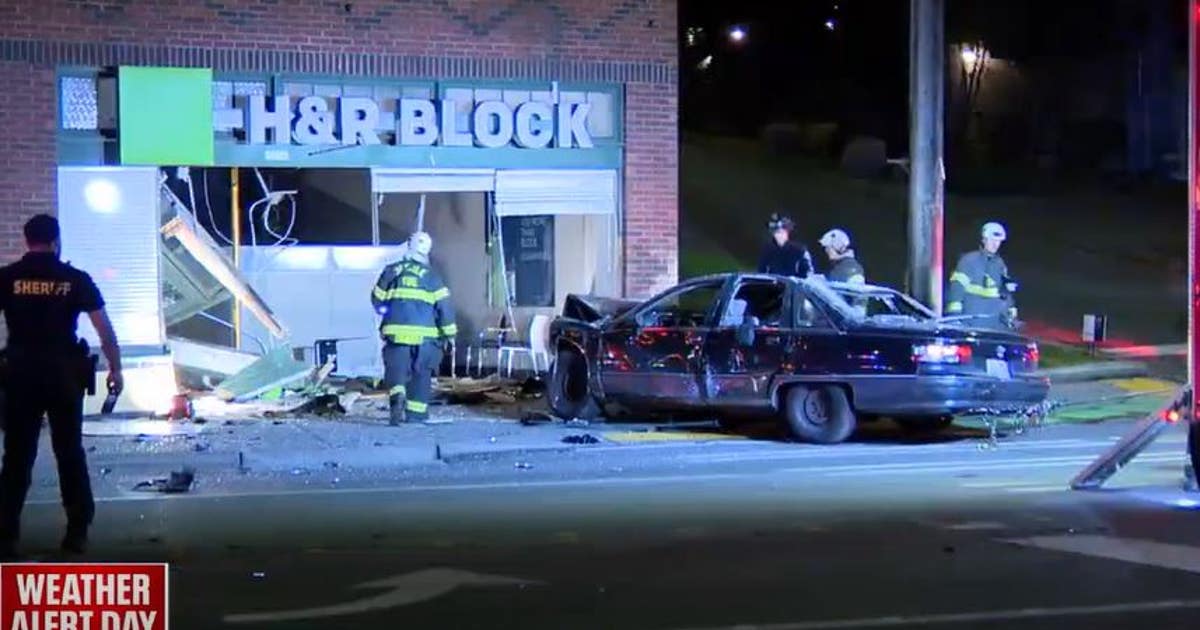 2 detained after chase ends in crash in West Seattle | FOX 13 Seattle