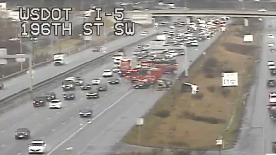 Two crashes on I-5 in Lynnwood, WA cause traffic disruptions