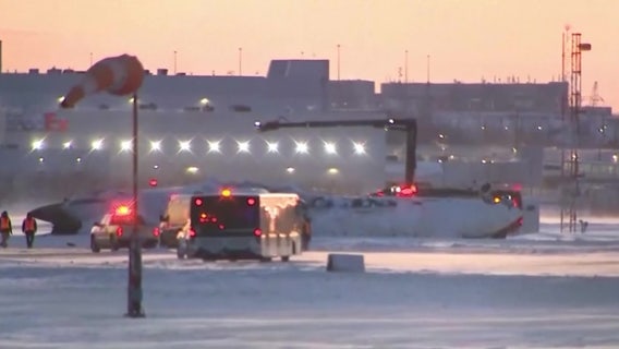 Aviation experts give early analysis after watching video of Toronto plane crash