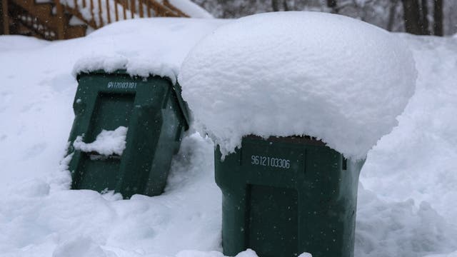 Winter weather suspends garbage collection in Seattle, Bellevue