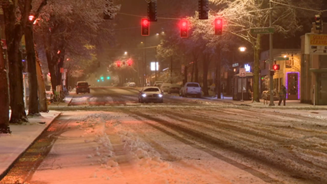 LIVE UPDATES: Western WA snow leaves slush on roads, thousands without power