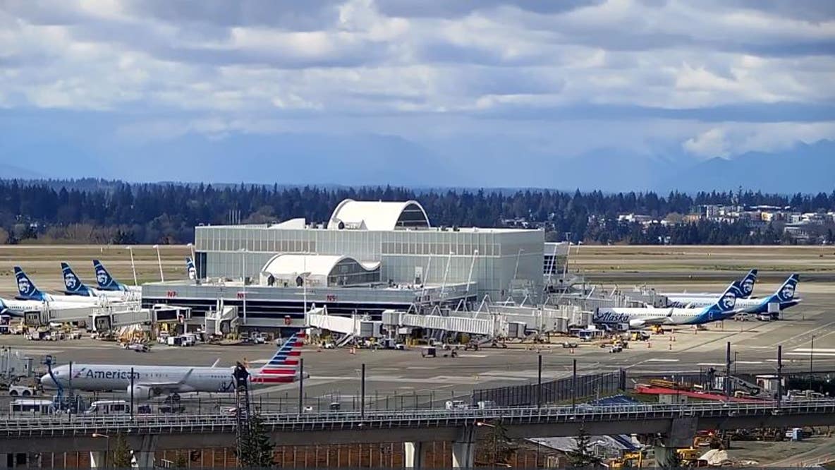'I'm going to f*** you up': Violent passenger restrained on Dublin to Seattle flight