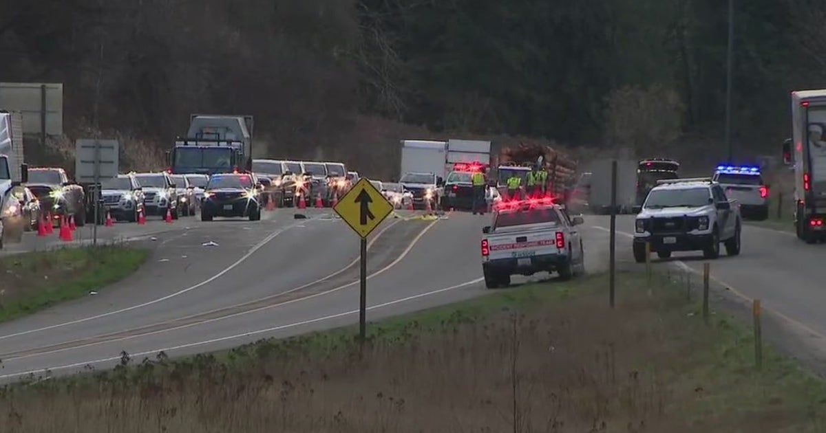 Troopers investigate deadly crash on SR 2 in Snohomish | FOX 13 Seattle