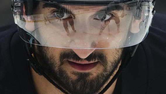 Matty Beniers stars as the Kraken beat the Flyers 4-1